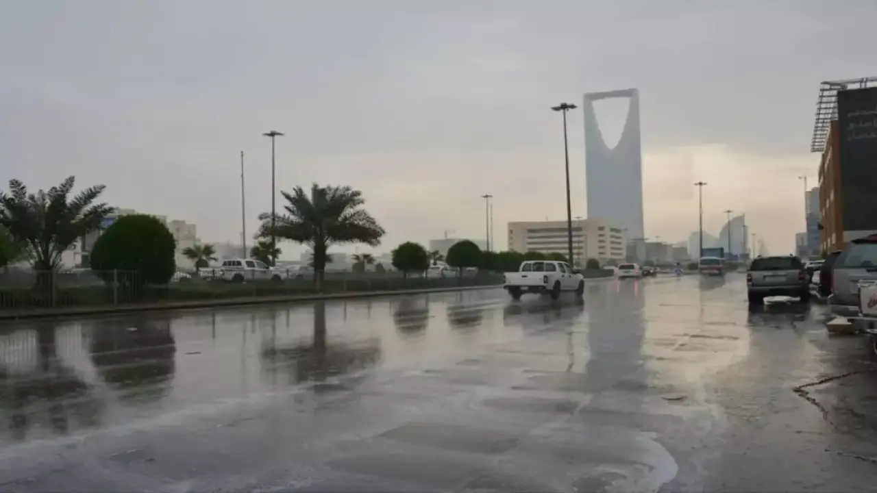 مركز الأرصاد يرفع حالة التأهب للدرجة الحمراء ويحذر سكان الرياض الليلة